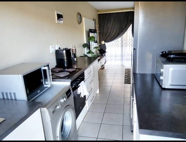 2 BEDROOM APARTMENT FOR SALE IN NEWLANDS EAST